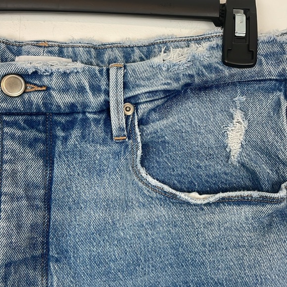 Good American Good Boy Twisted  Slit Ankle Jeans. High Rise. Button fly. Size 15 - Picture 4 of 16